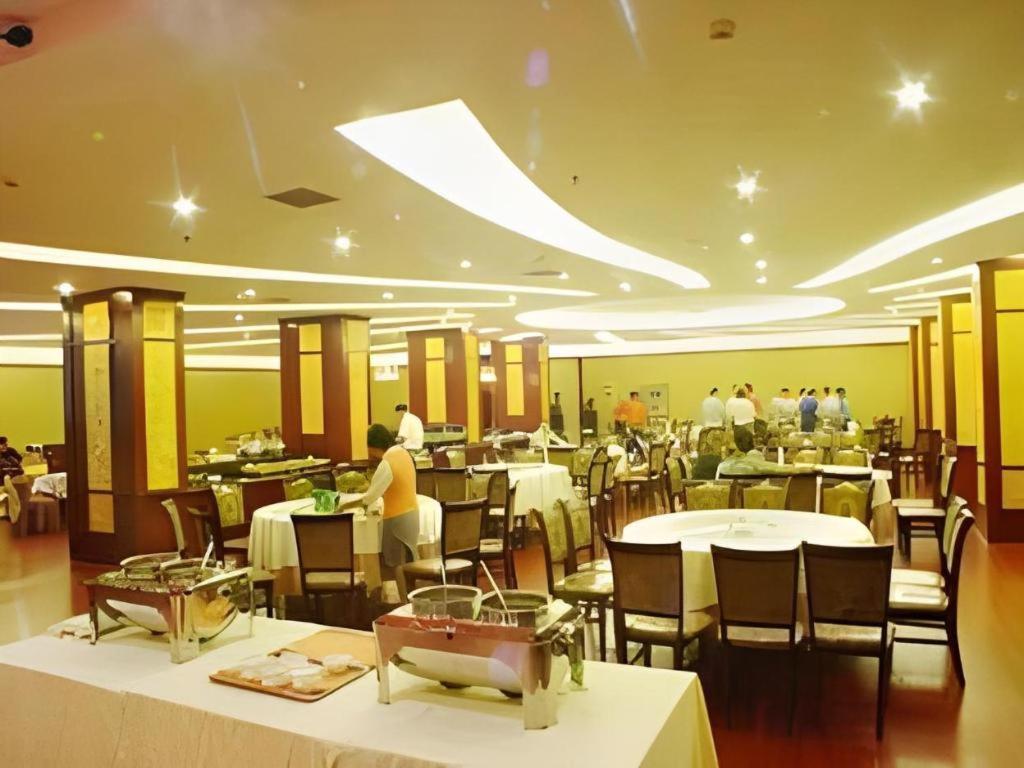 New Friendship Hotel Lojang Kültér fotó