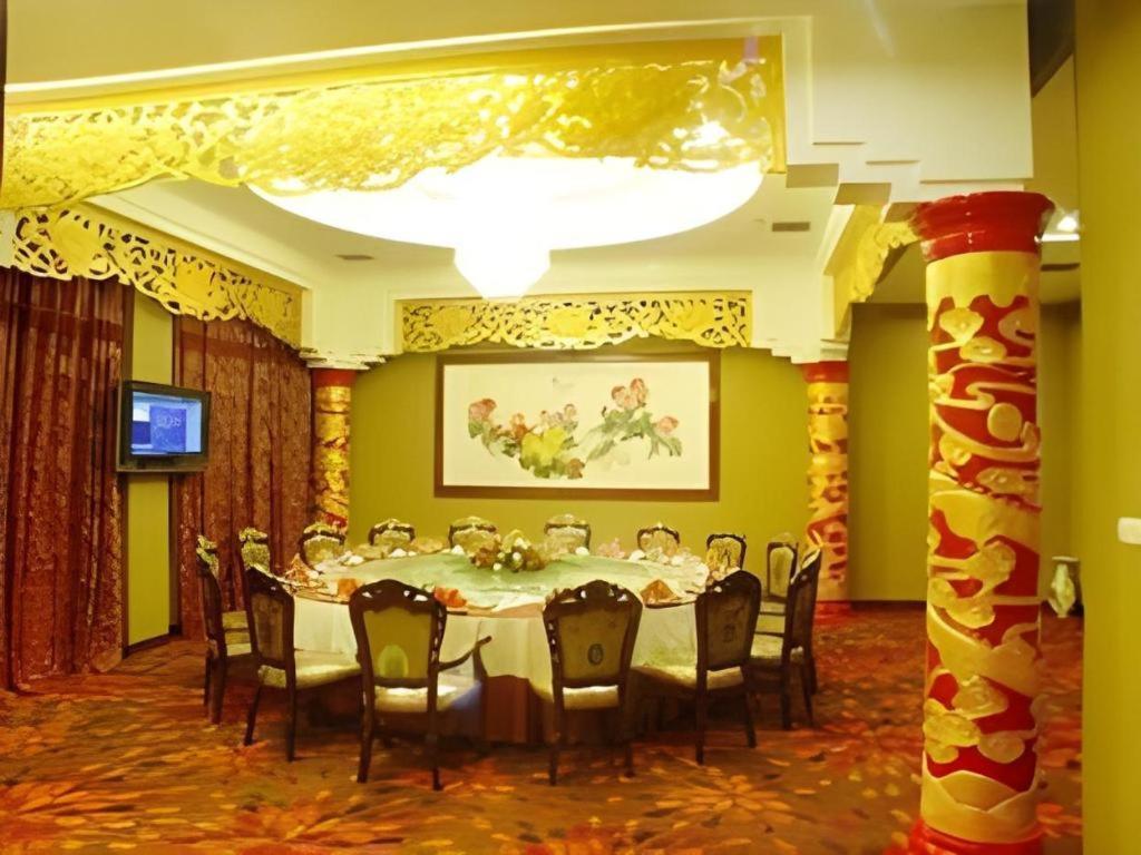 New Friendship Hotel Lojang Kültér fotó