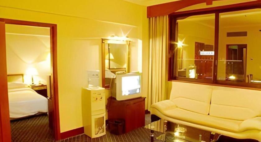 New Friendship Hotel Lojang Kültér fotó